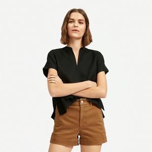 Everlane split neck linen top. Black 2
